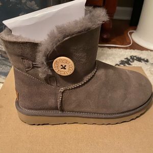 EUC with Box UGG Mini Bailey Button water resistant boots